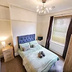 Ashley House, 펜션 칼라일